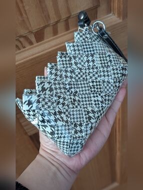 Nahui Ollin Arm candy Black & White Houndstooth Zip Pouch/ Coin Purse
